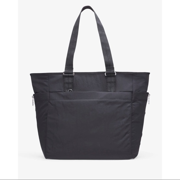 Nike One Luxe Women’s Training Bag (32L) - Picture 3 of 16